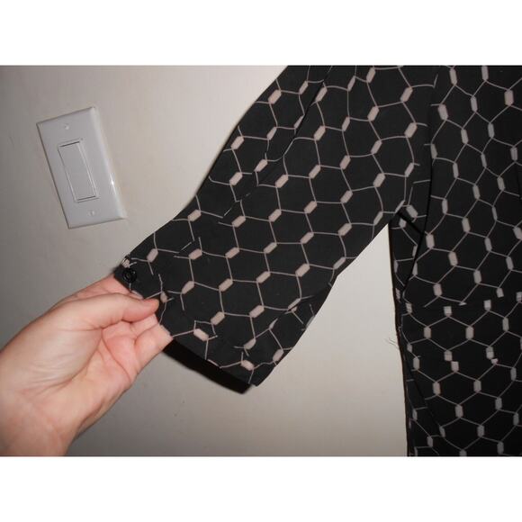 NINETY Women's Black/Cream Geo Print 3/4 Bell Sleeve Button Down Blouse size XL - Picture 3 of 5